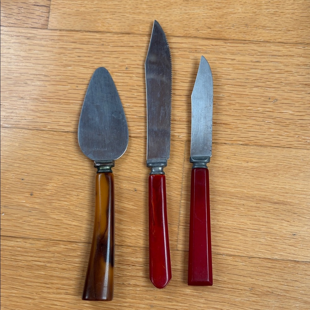 Vintage Bakelite Handle Cutlery Lot - 3 Pieces Red Brown Stainless - Picture 2 of 12